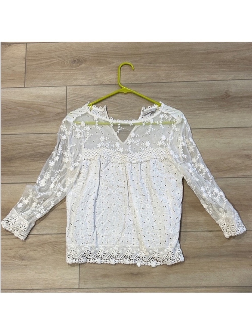 Hinge eyelet blouse size women’s S